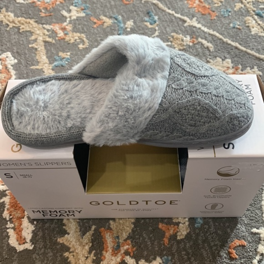 NWT Women’s Gold Toe Gray Slippers Size‎ 6/7 Memory Foam